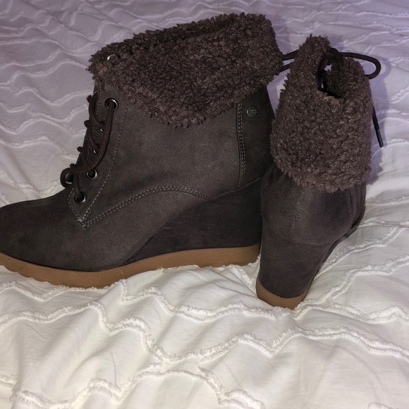 Brown wedged booties - Picture 2 of 4